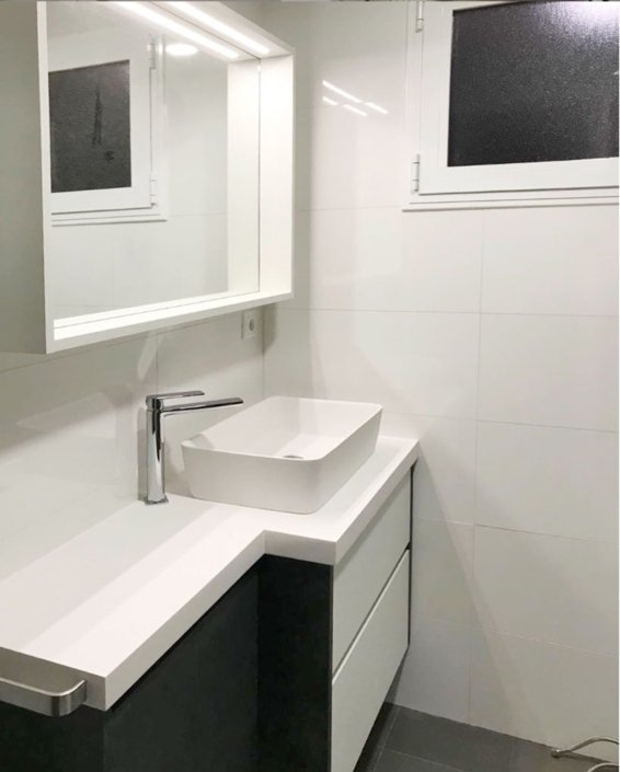 Ventajas de los espejos iluminados en el baño - UNIBAÑO